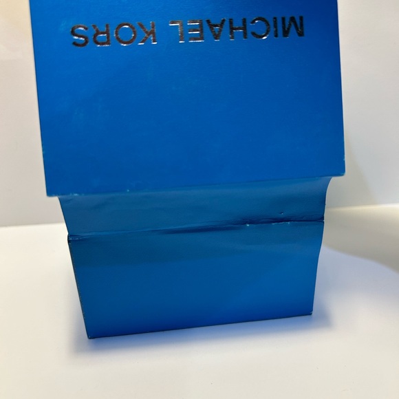 Michael Kors Watch Hunger Stop Oversized Runway Silver-Tone Watch - Picture 9 of 16